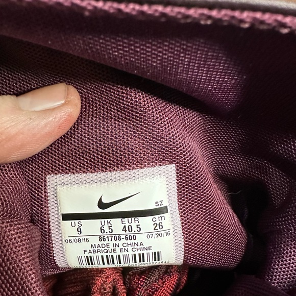 EUC *Never Worn* Nike “Roshe Two” FlyKnit Deep Burgundy SneakerBoot. Size 9 - Picture 10 of 15